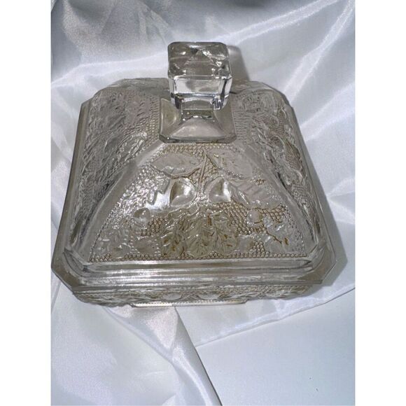 Westmoreland Other - Vintage Depression glass dish lid Westmoreland needs help